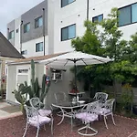 Small Private La Bedroom W Wifi - Private Fridge - Ac Near Usc - Exposition Park - Usc Memorial Coliseum - Banc Of California Bmo Stadium - Downtown Los Angeles Dtla - University Of Southern California Usc!!!