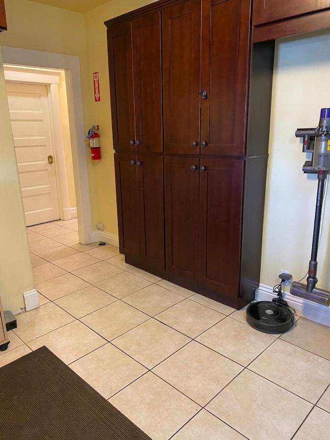 Small Private La Bedroom W Wifi - Private Fridge - Ac Near Usc - Exposition Park - Usc Memorial Coliseum - Banc Of California Bmo Stadium - Downtown Angeles Dtla - Of Southern California Usc!!! Habitación en casa particular Los Ángeles