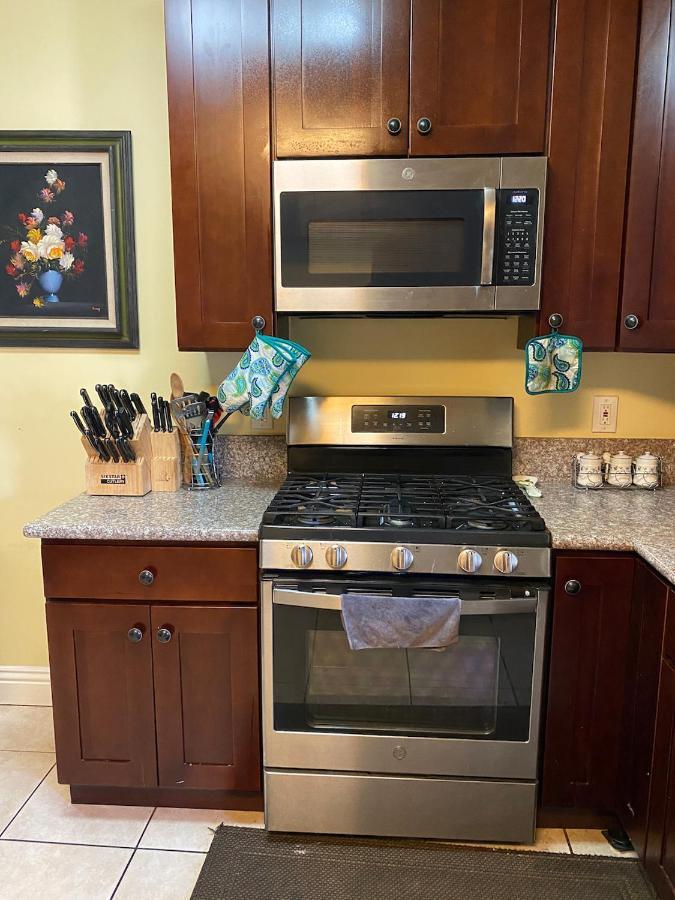Small Private La Bedroom W Wifi - Private Fridge - Ac Near Usc - Exposition Park - Usc Memorial Coliseum - Banc Of California Bmo Stadium - Downtown Angeles Dtla - Of Southern California Usc!!! Habitación en casa particular *