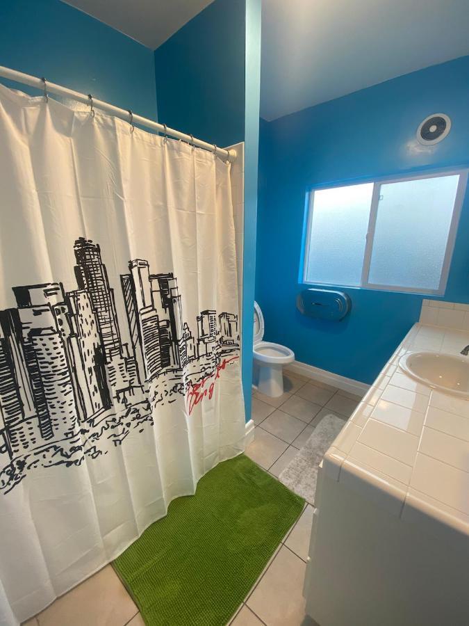 Small Private La Bedroom W Wifi - Private Fridge - Ac Near Usc - Exposition Park - Usc Memorial Coliseum - Banc Of California Bmo Stadium - Downtown Angeles Dtla - Of Southern California Usc!!! Habitación en casa particular