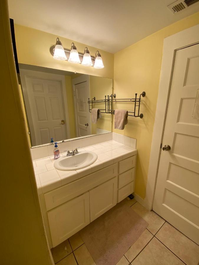 Small Private La Bedroom W Wifi - Private Fridge - Ac Near Usc - Exposition Park - Usc Memorial Coliseum - Banc Of California Bmo Stadium - Downtown Angeles Dtla - Of Southern California Usc!!! Habitación en casa particular *