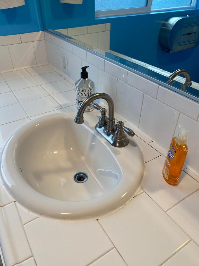 Habitación en casa particular Small Private La Bedroom W Wifi - Private Fridge - Ac Near Usc - Exposition Park - Usc Memorial Coliseum - Banc Of California Bmo Stadium - Downtown Angeles Dtla - Of Southern California Usc!!! *