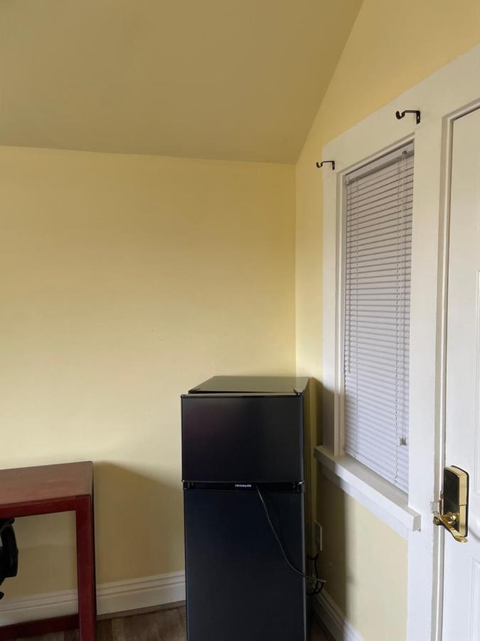Small Private La Bedroom W Wifi - Private Fridge - Ac Near Usc - Exposition Park - Usc Memorial Coliseum - Banc Of California Bmo Stadium - Downtown Angeles Dtla - Of Southern California Usc!!!