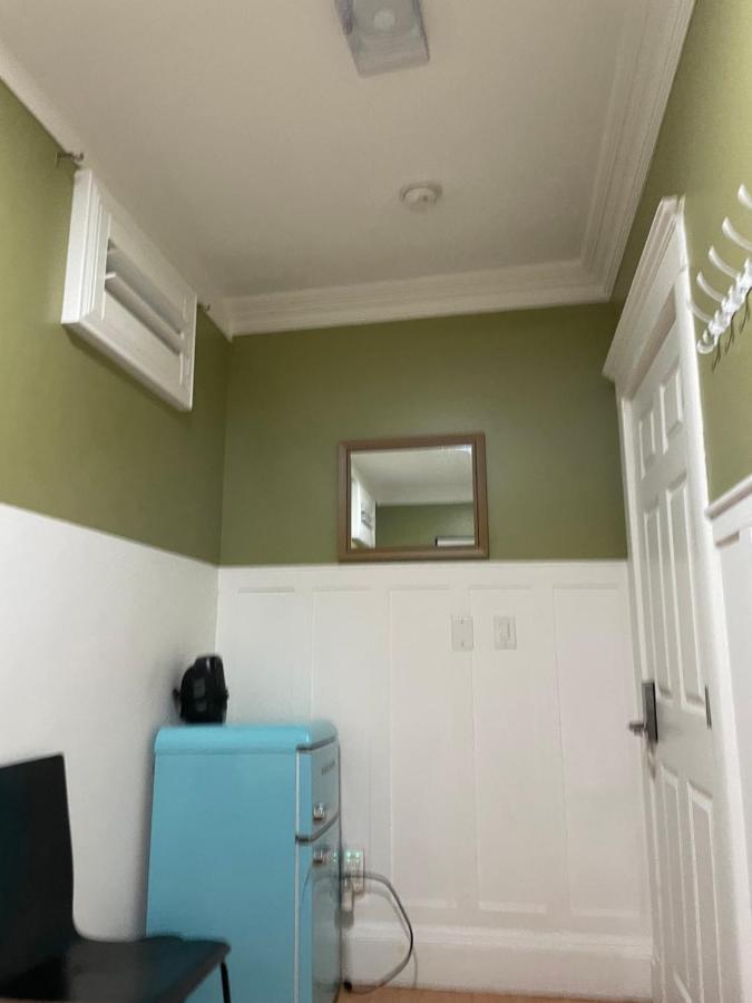 Small Private La Bedroom W Wifi - Private Fridge - Ac Near Usc - Exposition Park - Usc Memorial Coliseum - Banc Of California Bmo Stadium - Downtown Angeles Dtla - Of Southern California Usc!!! Habitación en casa particular *