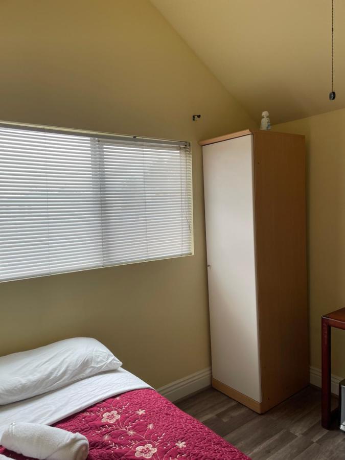 Small Private La Bedroom W Wifi - Private Fridge - Ac Near Usc - Exposition Park - Usc Memorial Coliseum - Banc Of California Bmo Stadium - Downtown Angeles Dtla - Of Southern California Usc!!! Habitación en casa particular *