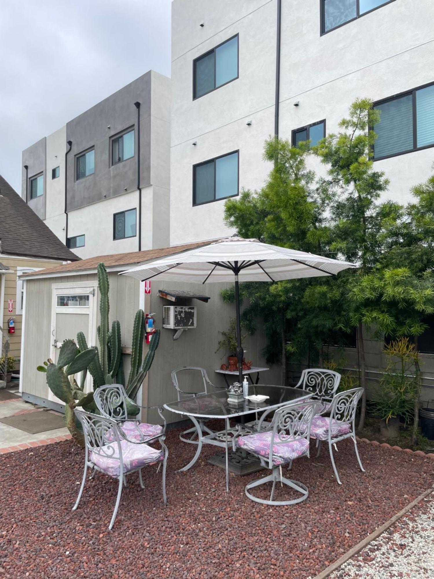 Small Private La Bedroom W Wifi - Private Fridge - Ac Near Usc - Exposition Park - Usc Memorial Coliseum - Banc Of California Bmo Stadium - Downtown Angeles Dtla - Of Southern California Usc!!!