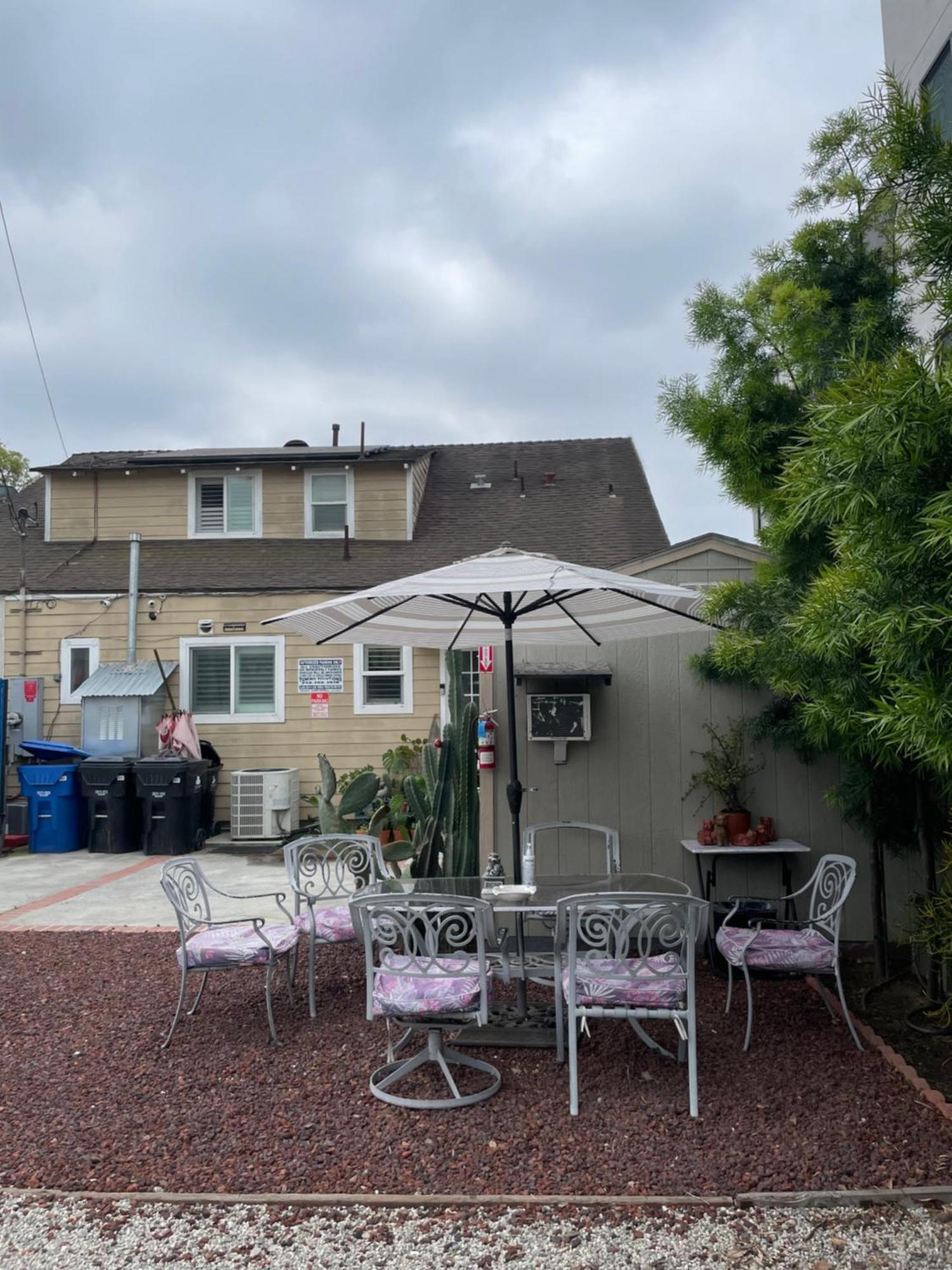 Small Private La Bedroom W Wifi - Private Fridge - Ac Near Usc - Exposition Park - Usc Memorial Coliseum - Banc Of California Bmo Stadium - Downtown Angeles Dtla - Of Southern California Usc!!! Habitación en casa particular Los Ángeles