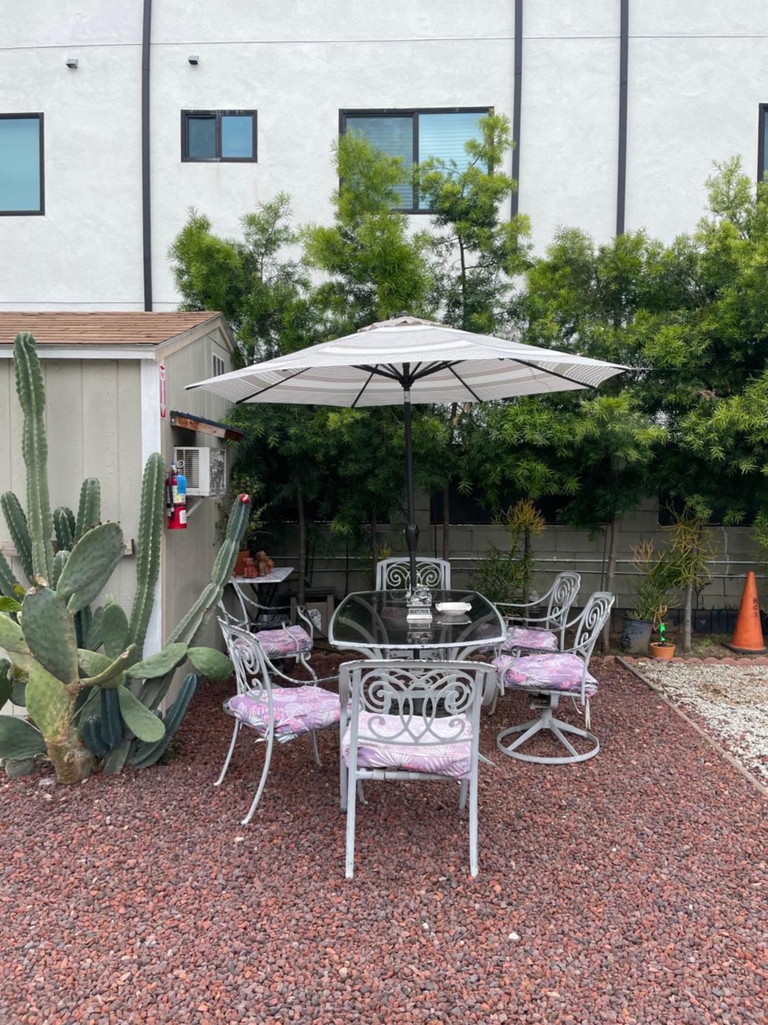 Small Private La Bedroom W Wifi - Private Fridge - Ac Near Usc - Exposition Park - Usc Memorial Coliseum - Banc Of California Bmo Stadium - Downtown Angeles Dtla - Of Southern California Usc!!! *