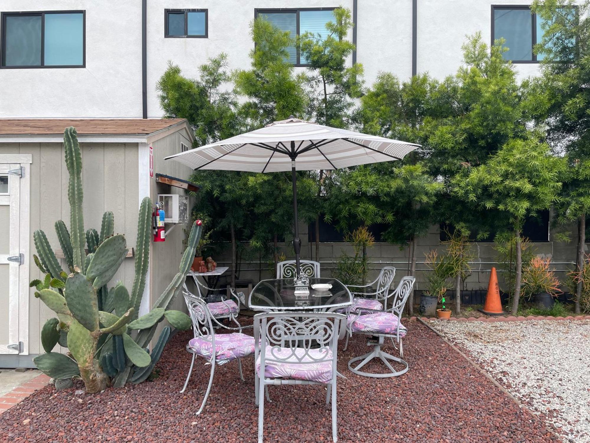 Habitación en casa particular Small Private La Bedroom W Wifi - Private Fridge - Ac Near Usc - Exposition Park - Usc Memorial Coliseum - Banc Of California Bmo Stadium - Downtown Angeles Dtla - Of Southern California Usc!!! Los Ángeles